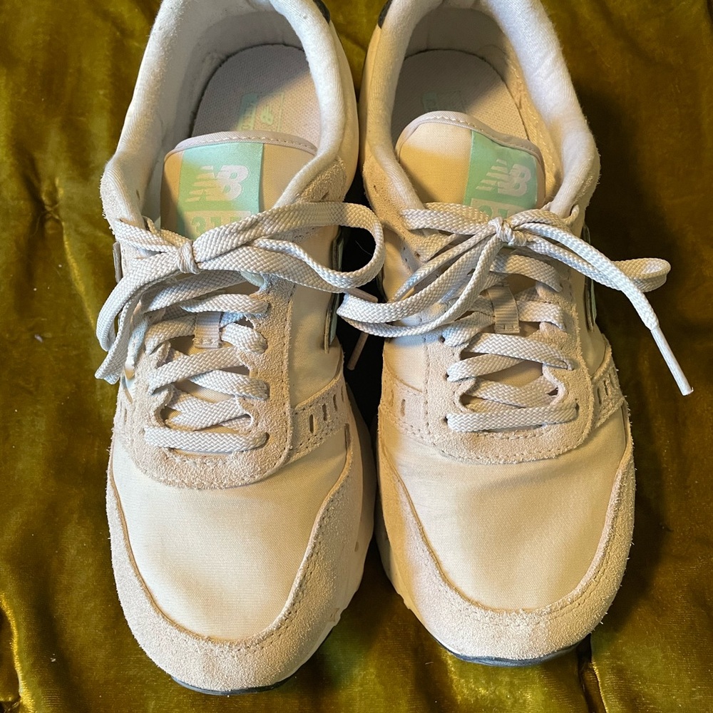 Women’s New Balance style 311 size 6.5